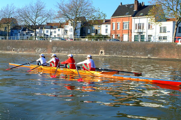 Roeien op het kanaal Brussel-Charleroi