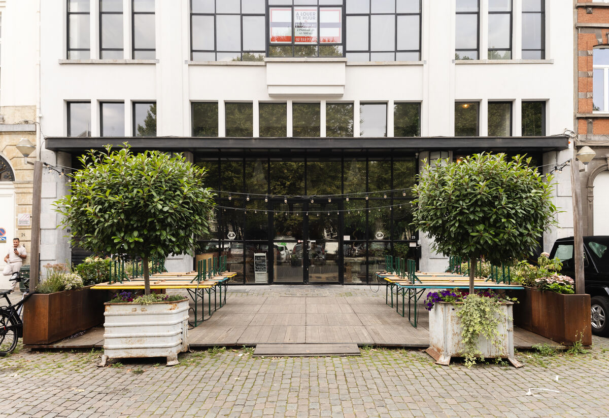 Brasserie Surréaliste, Pl. du Nouveau Marché aux Grains, Bruxelles (septembre 2024)